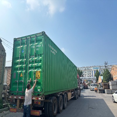 Yon veso 40ft anbake nan Larisi jodi a!